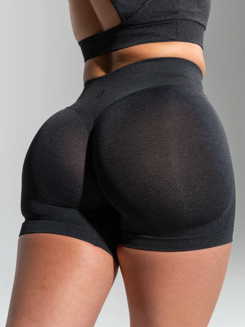 Miracle Seamless Hip Rise Short 4.5" - Heather Charcoal - Image 7